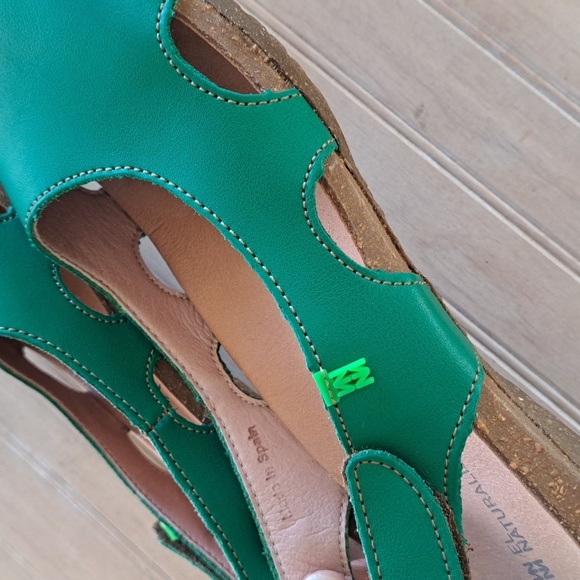 NWOT El Naturalista Women's Wakataua Leather Made in Spain Flat Sandals - Picture 6 of 8